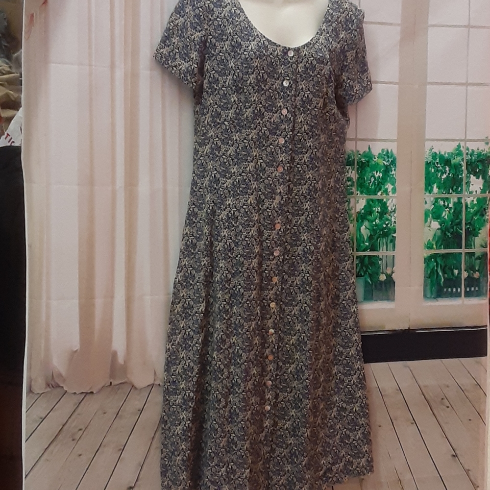 Beautiful Casual Corner work or play dress